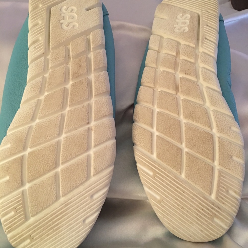 Shoes - Picture 4 of 4